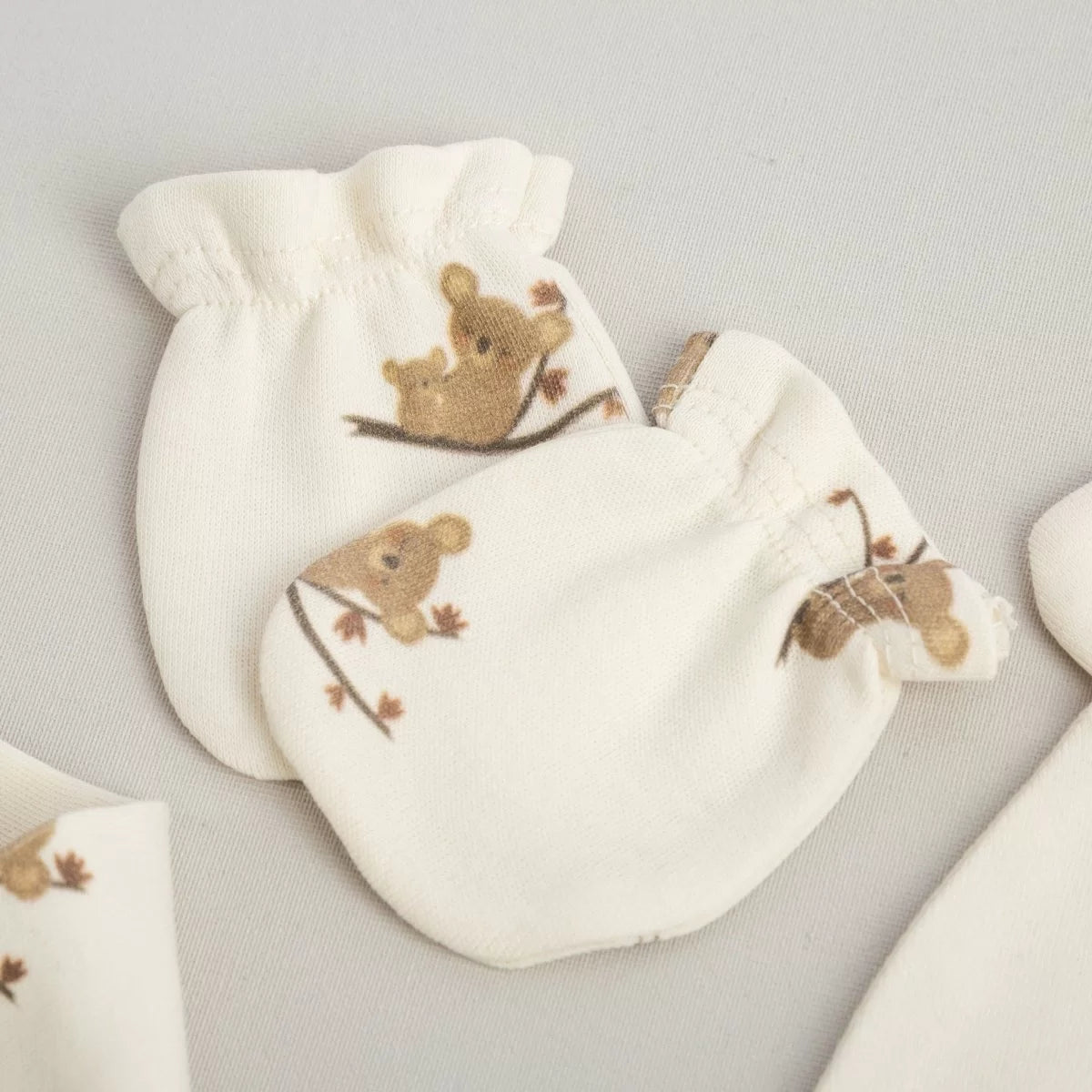 Koala Bebe Yaka Tulum , Eldiven , Şapka Organik Yeni Doğan Set